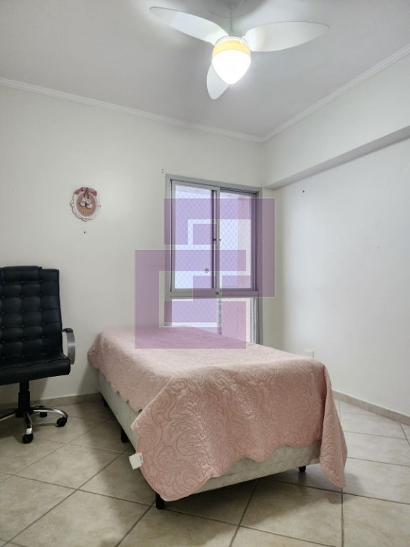 Tranquilidade à Beira-Mar: Apartamento de 4 Dormitórios com Vista Maravilhosa