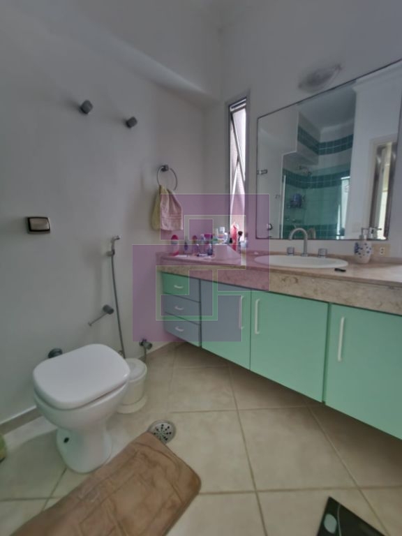Tranquilidade à Beira-Mar: Apartamento de 4 Dormitórios com Vista Maravilhosa