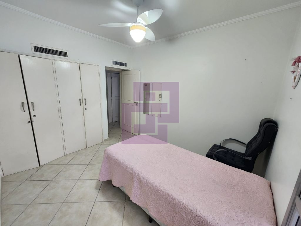 Tranquilidade à Beira-Mar: Apartamento de 4 Dormitórios com Vista Maravilhosa