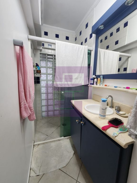 Tranquilidade à Beira-Mar: Apartamento de 4 Dormitórios com Vista Maravilhosa