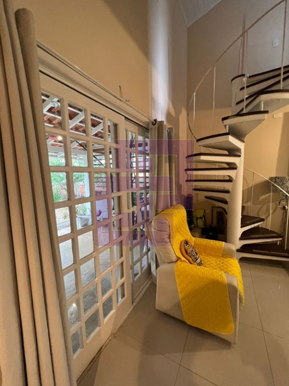 Casa à Venda no Condomínio Residencial Park Lane – 3 Suítes e Jardim com Árvores Frutíferas