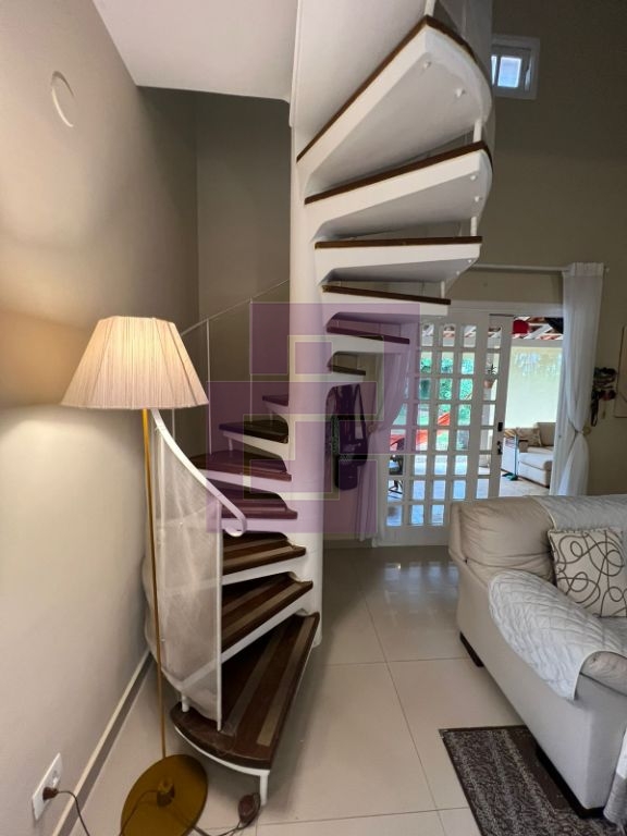Casa à Venda no Condomínio Residencial Park Lane – 3 Suítes e Jardim com Árvores Frutíferas