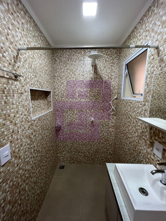 Casa à Venda no Condomínio Residencial Park Lane – 3 Suítes e Jardim com Árvores Frutíferas