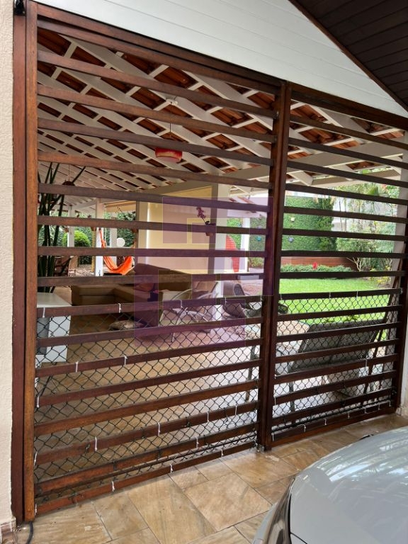 Casa à Venda no Condomínio Residencial Park Lane – 3 Suítes e Jardim com Árvores Frutíferas