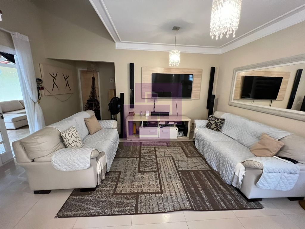 Casa à Venda no Condomínio Residencial Park Lane – 3 Suítes e Jardim com Árvores Frutíferas