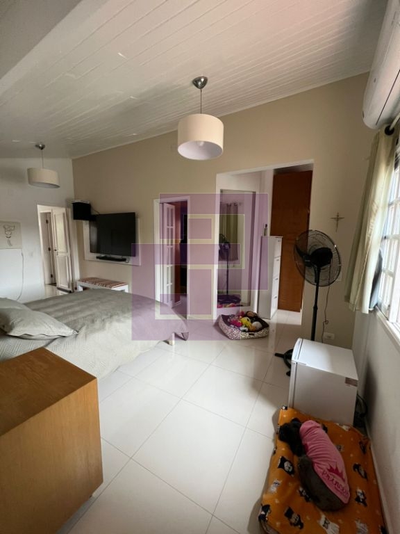 Casa à Venda no Condomínio Residencial Park Lane – 3 Suítes e Jardim com Árvores Frutíferas