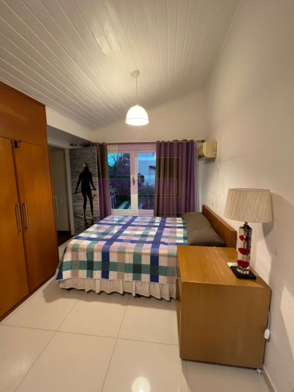 Casa à Venda no Condomínio Residencial Park Lane – 3 Suítes e Jardim com Árvores Frutíferas