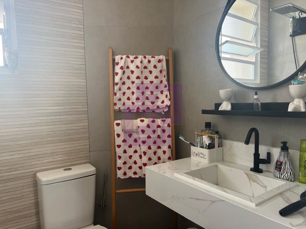 Apartamento Beira-Mar à Venda por R$ 748.000,00 – Vista para o Oceano na Praia das Pitangueiras, Guarujá