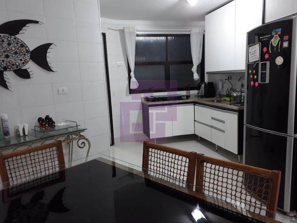 Apartamento à Venda na Orla da Praia das Pitangueiras por R$ 700.000,00