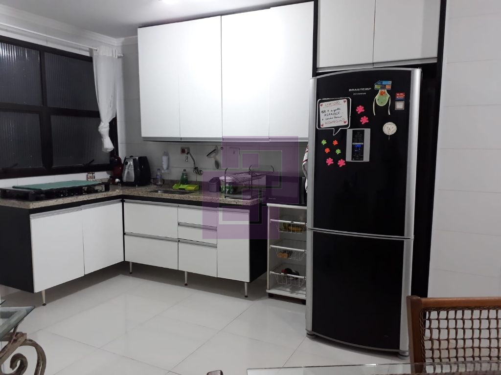 Apartamento à Venda na Orla da Praia das Pitangueiras por R$ 700.000,00
