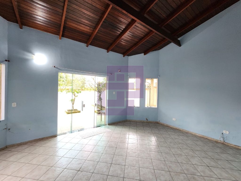 Excelente Casa à Venda em Guaiúba, Guarujá - 3 Dormitórios, Suíte e 4 Vagas de Garagem