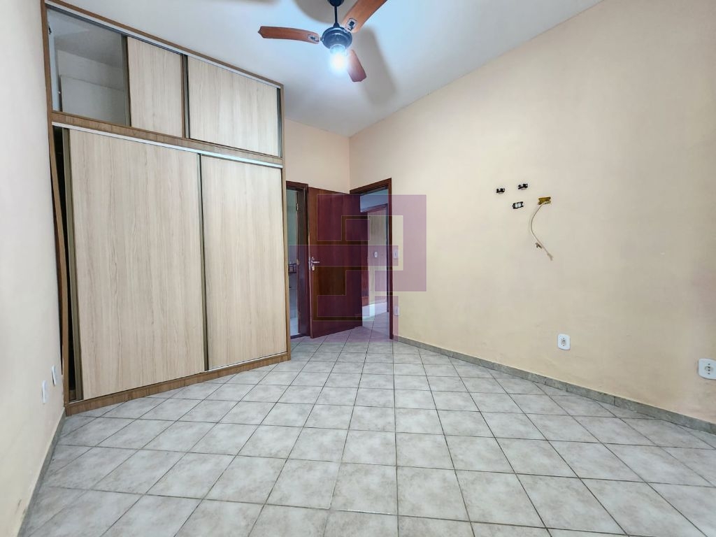 Excelente Casa à Venda em Guaiúba, Guarujá - 3 Dormitórios, Suíte e 4 Vagas de Garagem