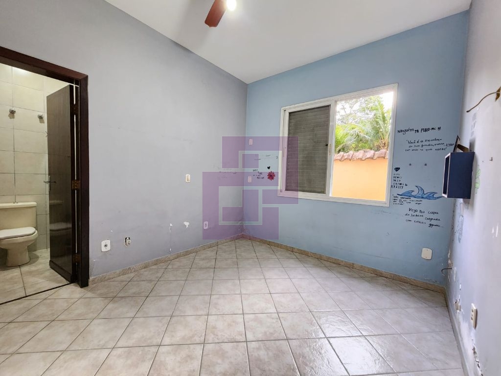 Excelente Casa à Venda em Guaiúba, Guarujá - 3 Dormitórios, Suíte e 4 Vagas de Garagem