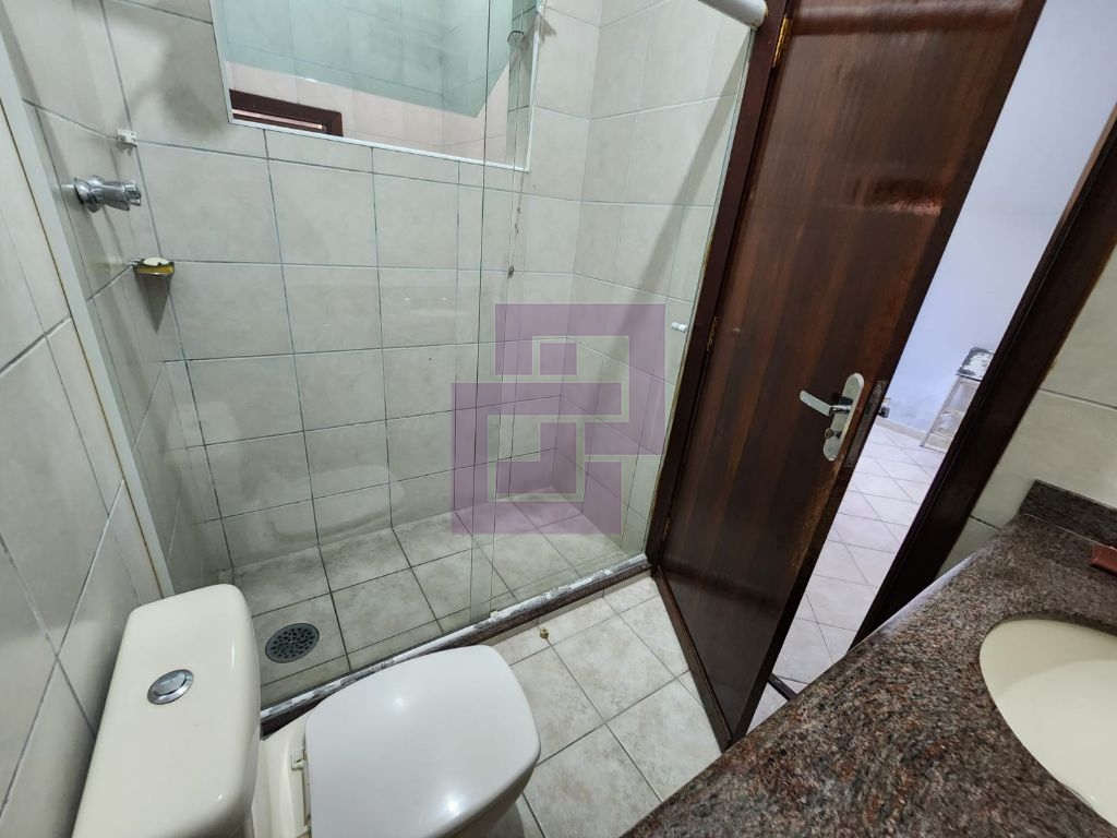 Excelente Casa à Venda em Guaiúba, Guarujá - 3 Dormitórios, Suíte e 4 Vagas de Garagem