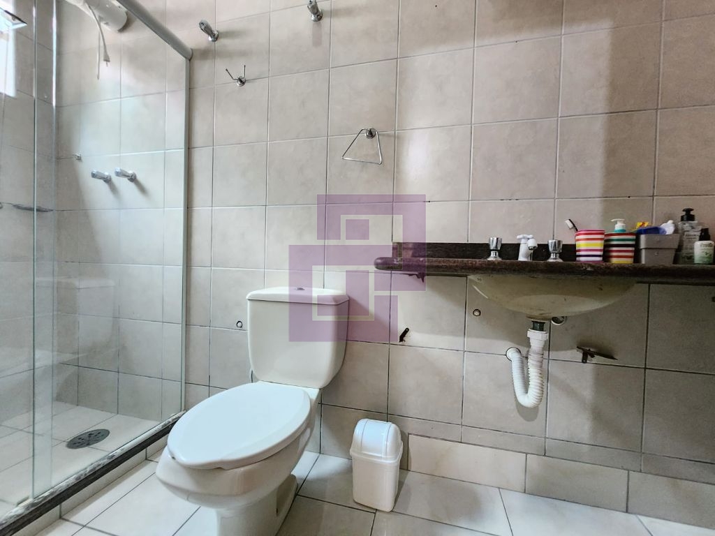 Excelente Casa à Venda em Guaiúba, Guarujá - 3 Dormitórios, Suíte e 4 Vagas de Garagem