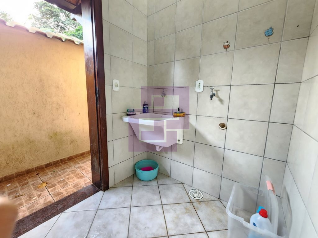 Excelente Casa à Venda em Guaiúba, Guarujá - 3 Dormitórios, Suíte e 4 Vagas de Garagem