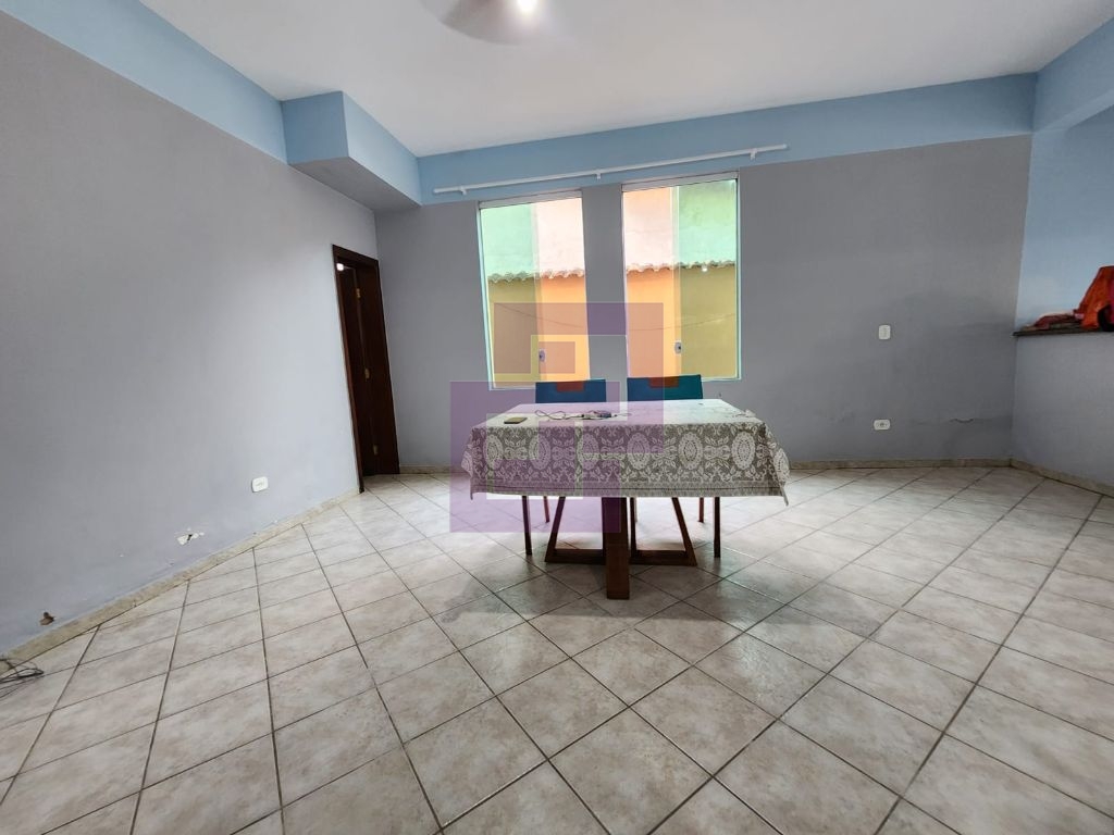 Excelente Casa à Venda em Guaiúba, Guarujá - 3 Dormitórios, Suíte e 4 Vagas de Garagem