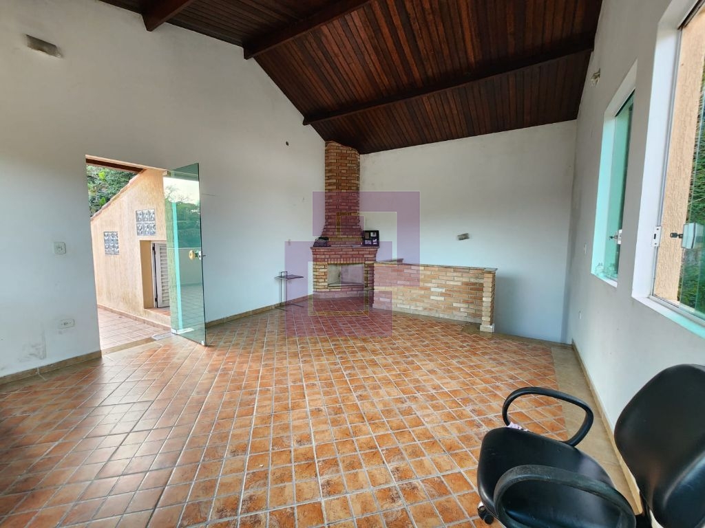 Excelente Casa à Venda em Guaiúba, Guarujá - 3 Dormitórios, Suíte e 4 Vagas de Garagem