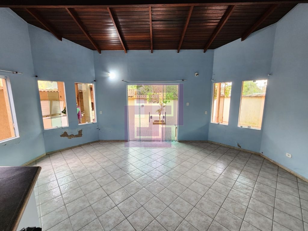Excelente Casa à Venda em Guaiúba, Guarujá - 3 Dormitórios, Suíte e 4 Vagas de Garagem
