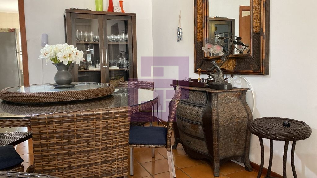 Aluguel de Apartamento Padrão com 3 Dormitórios em Pitangueiras, Guarujá