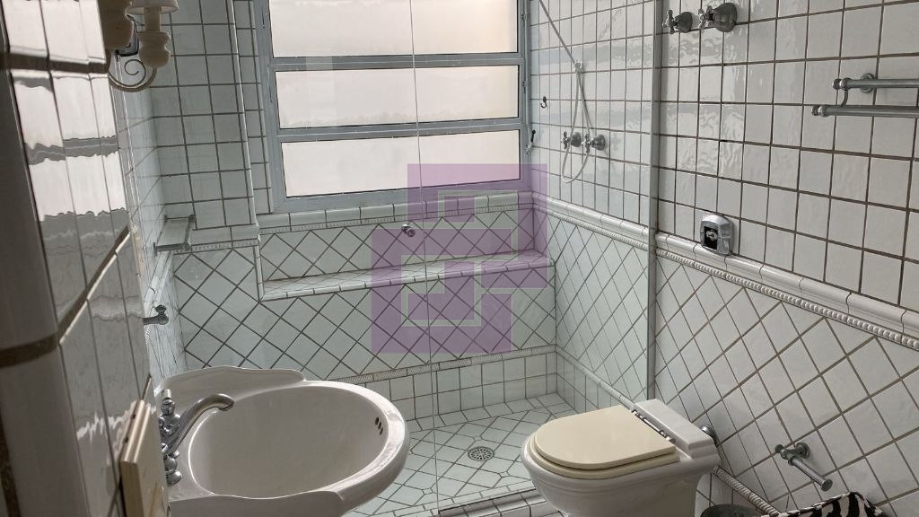 Aluguel de Apartamento Padrão com 3 Dormitórios em Pitangueiras, Guarujá