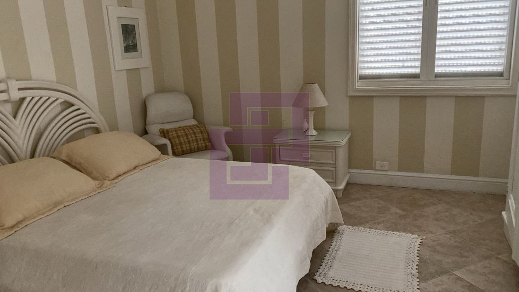 Aluguel de Apartamento Padrão com 3 Dormitórios em Pitangueiras, Guarujá