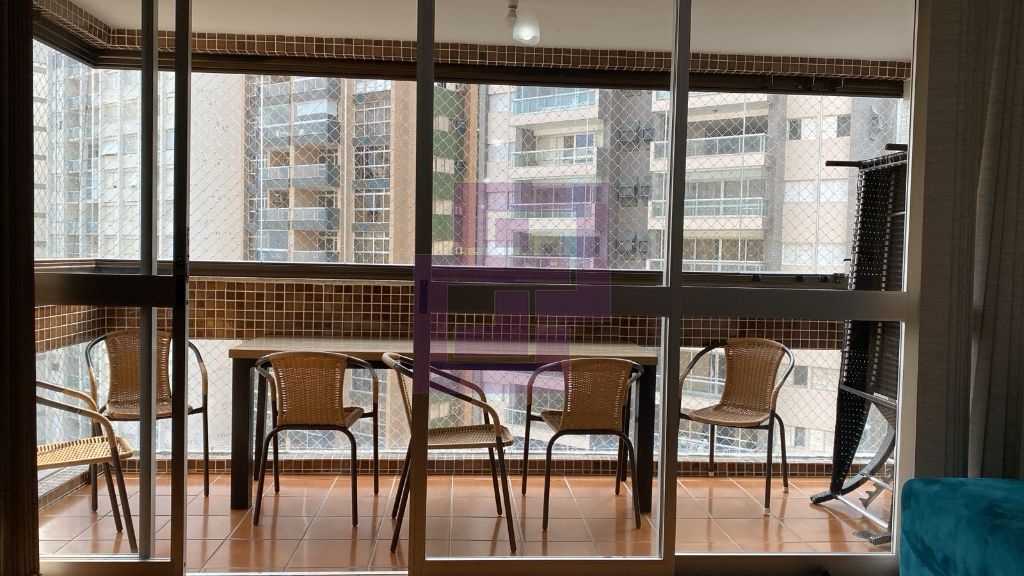 Aluguel de Apartamento Padrão com 3 Dormitórios em Pitangueiras, Guarujá