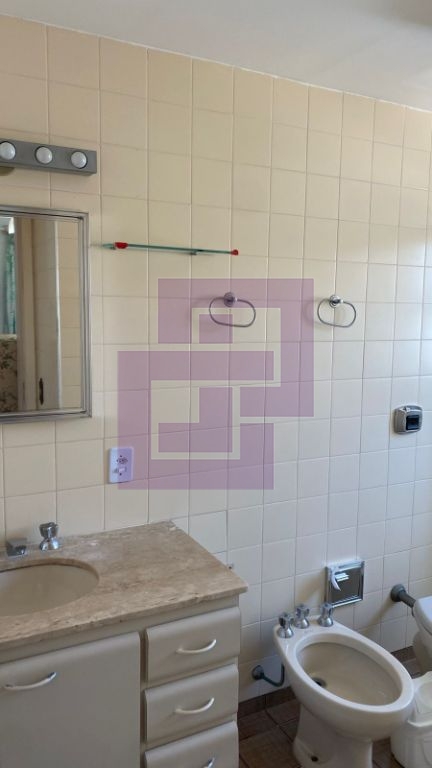 Locação de Apartamentos / Padrão na cidade de Guarujá