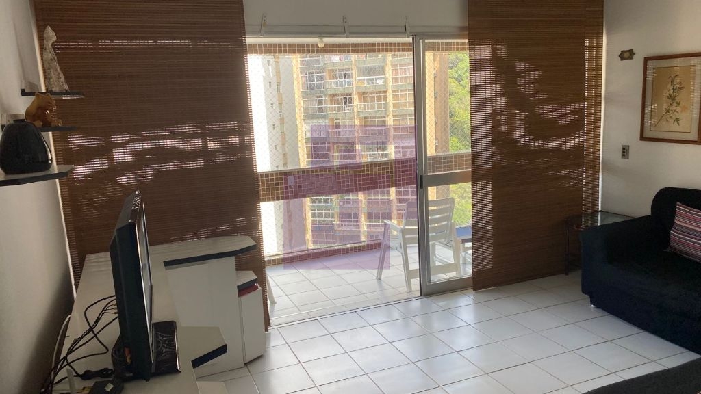 Locação de Apartamentos / Padrão na cidade de Guarujá