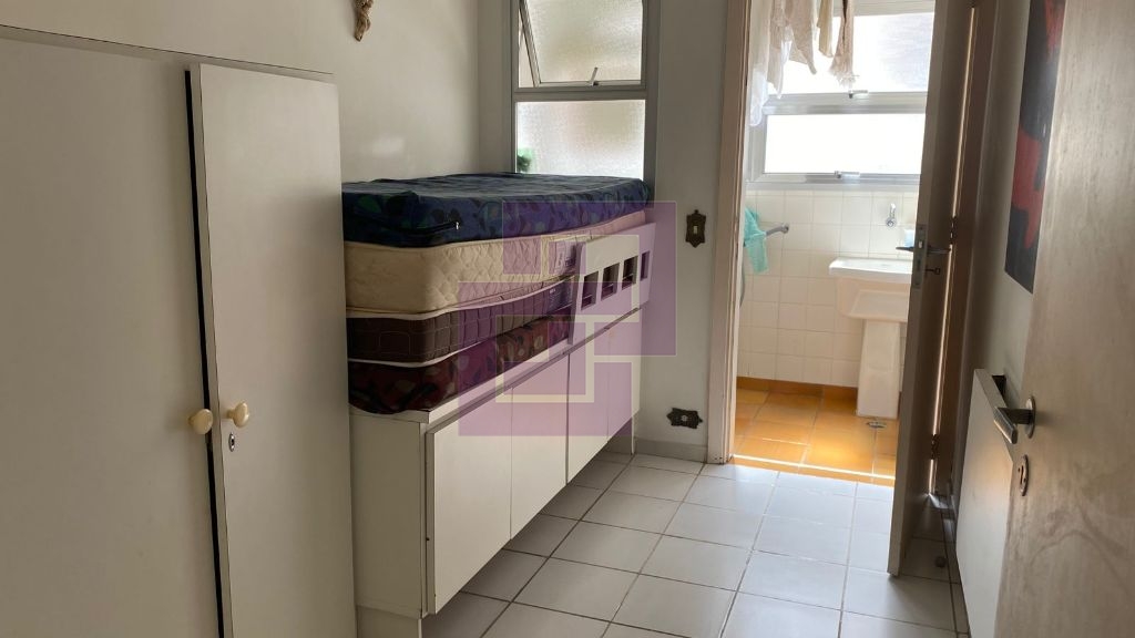 Locação de Apartamentos / Padrão na cidade de Guarujá