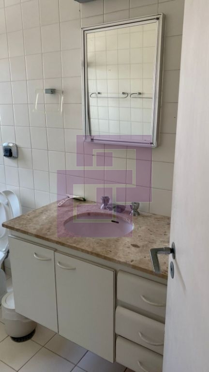 Locação de Apartamentos / Padrão na cidade de Guarujá