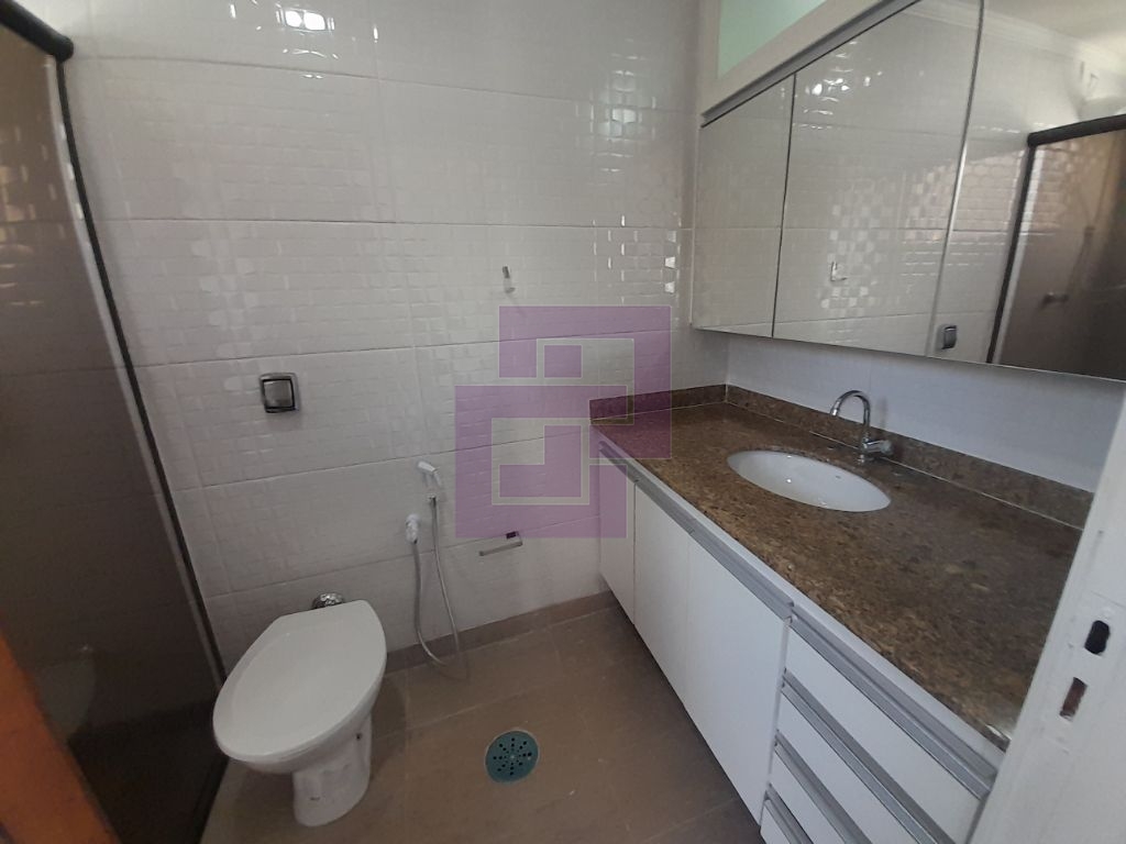 Apartamento Padrão de 03 dormitórios para locação anual nas Pitangueiras.