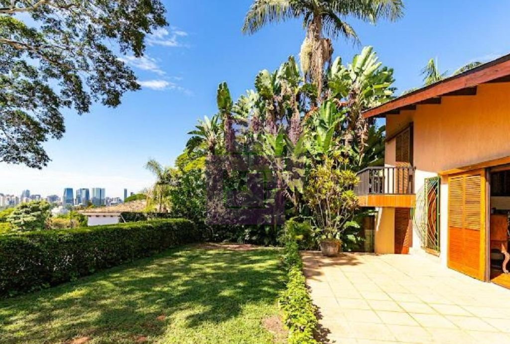 Casa Charmosa a venda em rua fechada com vista para o Joquei