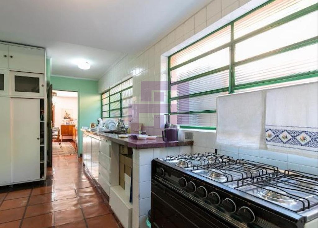 Casa Charmosa a venda em rua fechada com vista para o Joquei