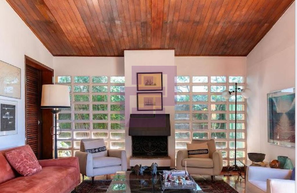 Casa Charmosa a venda em rua fechada com vista para o Joquei