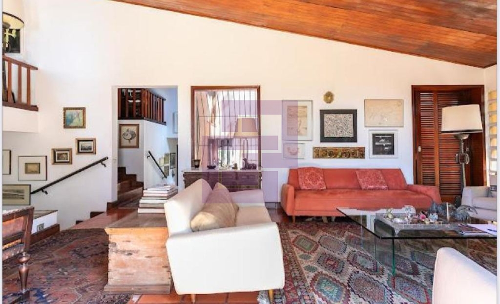 Casa Charmosa a venda em rua fechada com vista para o Joquei