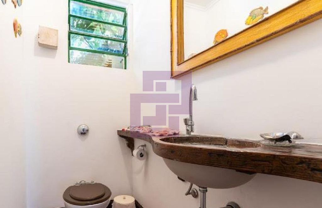 Casa Charmosa a venda em rua fechada com vista para o Joquei
