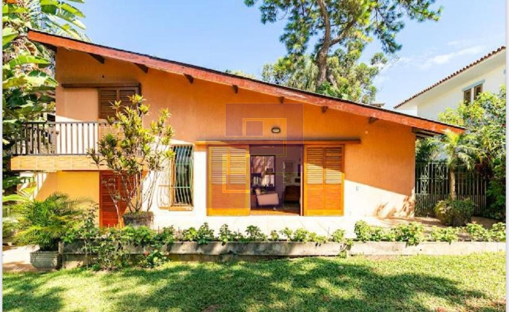 Casa Charmosa a venda em rua fechada com vista para o Joquei