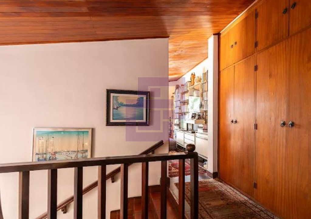 Casa Charmosa a venda em rua fechada com vista para o Joquei