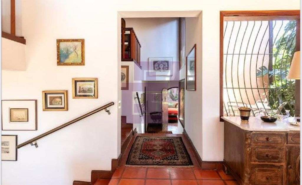 Casa Charmosa a venda em rua fechada com vista para o Joquei
