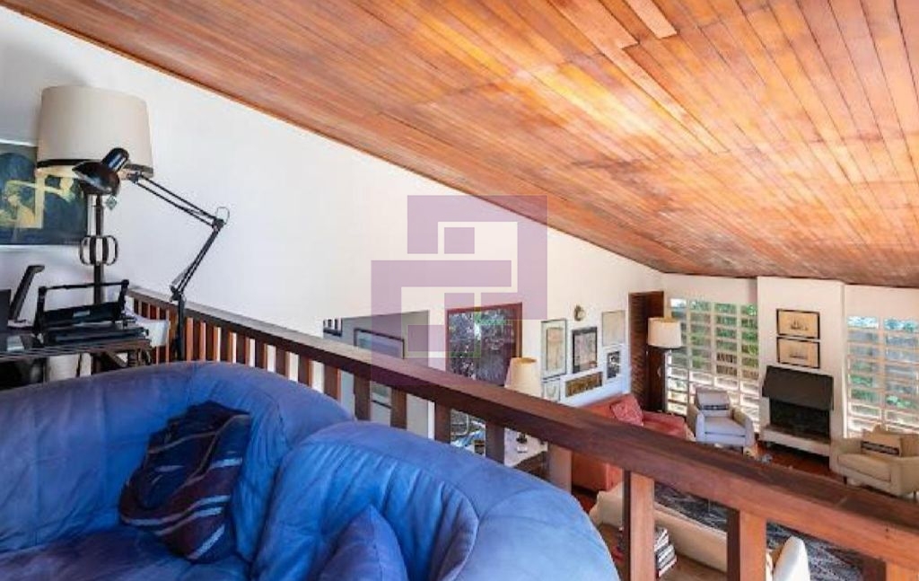 Casa Charmosa a venda em rua fechada com vista para o Joquei