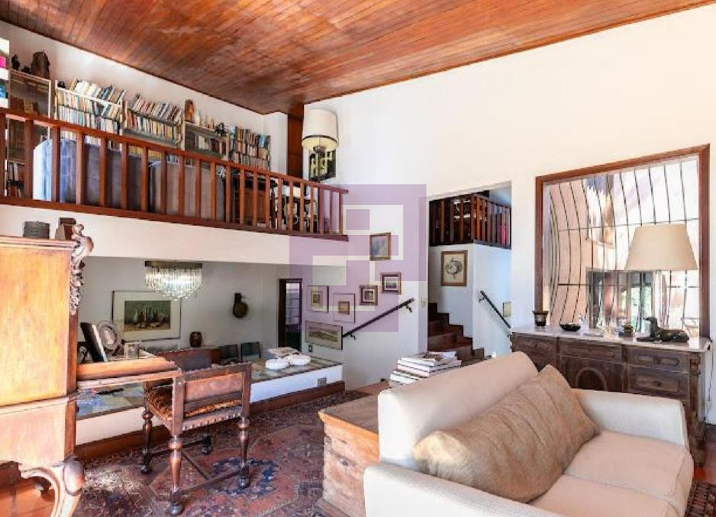 Casa Charmosa a venda em rua fechada com vista para o Joquei