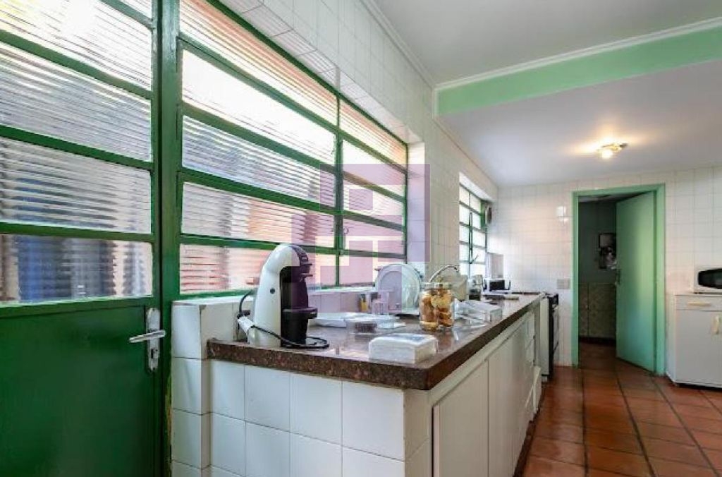 Casa Charmosa a venda em rua fechada com vista para o Joquei