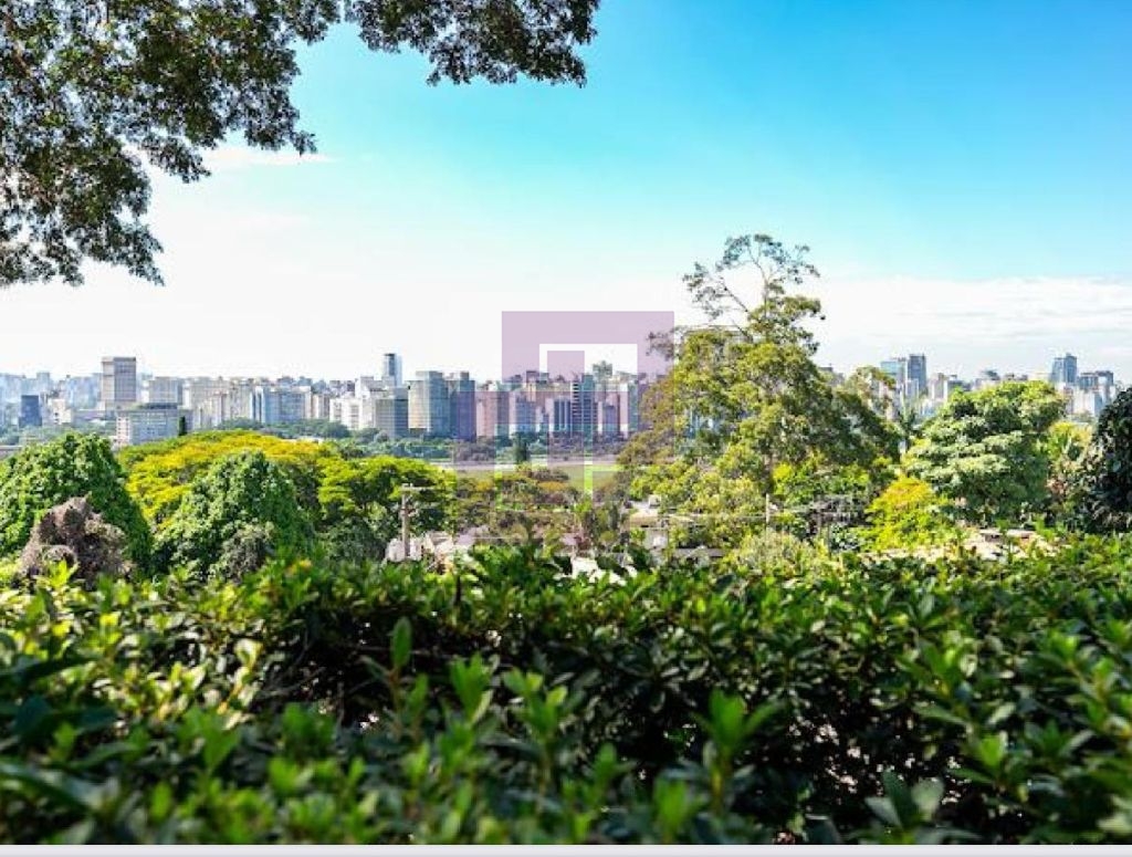 Casa Charmosa a venda em rua fechada com vista para o Joquei