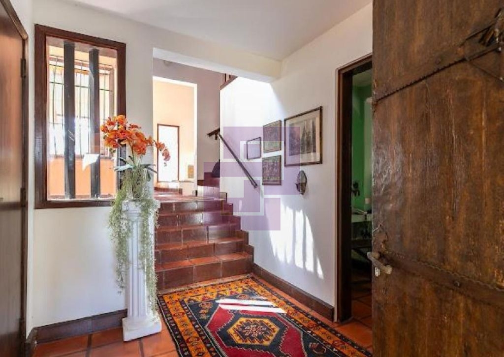 Casa Charmosa a venda em rua fechada com vista para o Joquei
