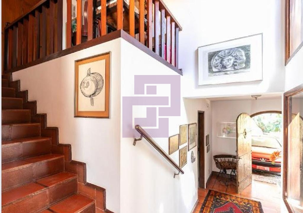 Casa Charmosa a venda em rua fechada com vista para o Joquei