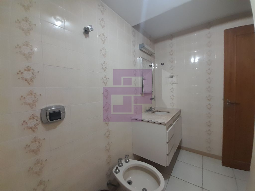 Apartamento Padrão de 03 dormitórios para venda nas Pitangueiras Guarujá SP