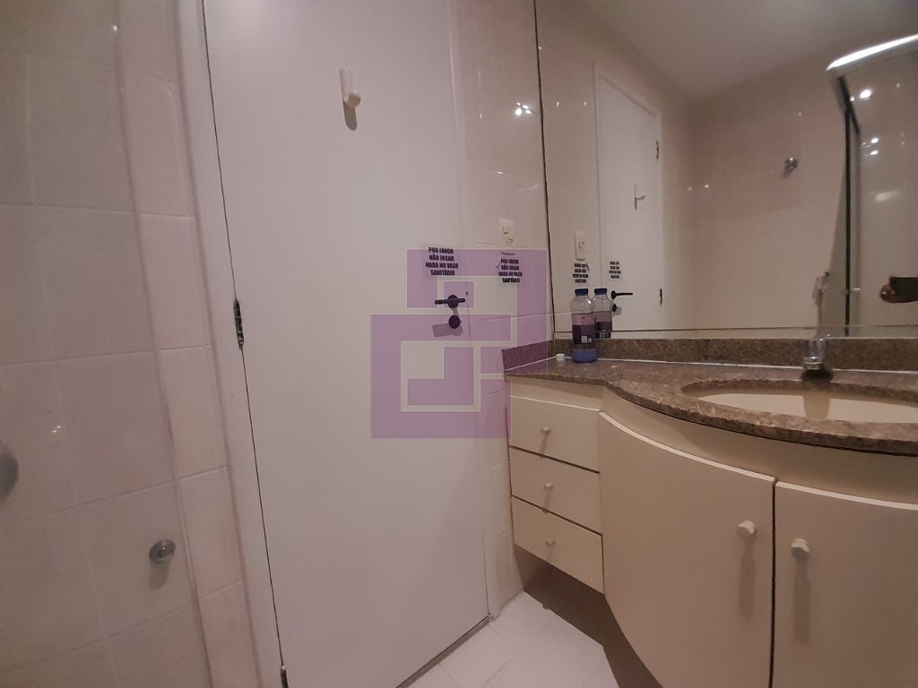 Venda de Apartamentos / Padrão na cidade de Guarujá