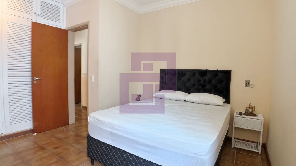Apartamento com 03 dormitórios para locação na praia da Enseada Guarujá.