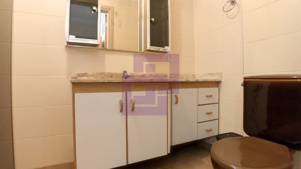 Apartamento com 03 dormitórios para locação na praia da Enseada Guarujá.